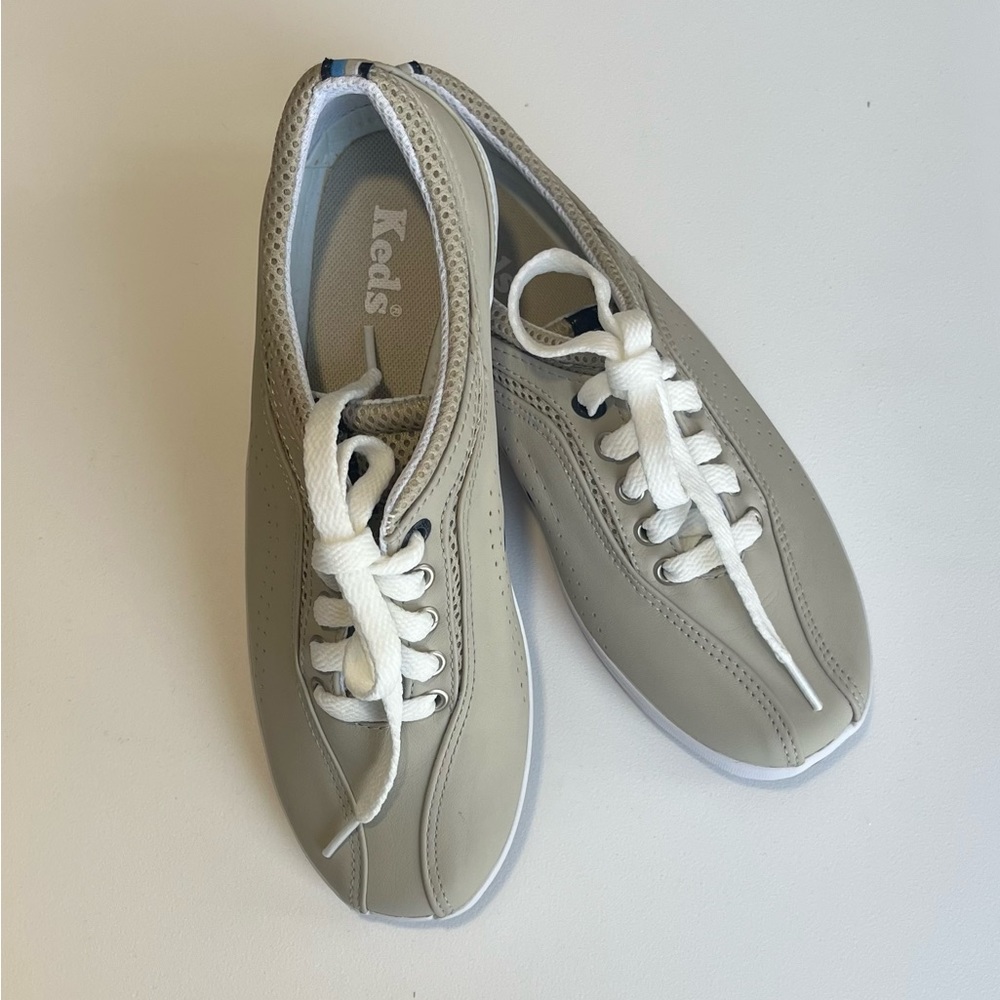 NWOT Women’s Keds beige sneakers